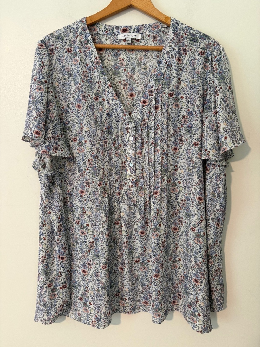 Rose & Olive Top Size 3X Floral Print Pleated Flutter Sleeves
